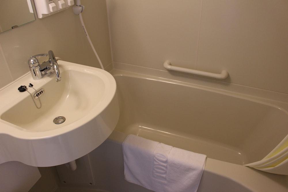 Toyoko Inn Okayama Eki Nishi Guchi Hiroba Ngoại thất bức ảnh